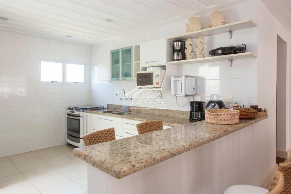  Casa de Condomínio com vista para o mar com 4 Suítes - Ferradurinha
