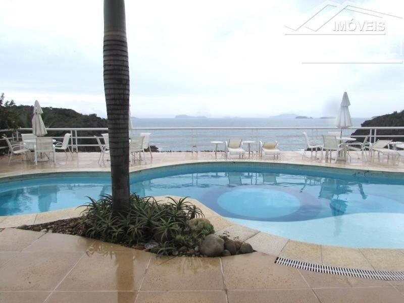  Casa de Condomínio com vista para o mar com 4 Suítes - Ferradurinha