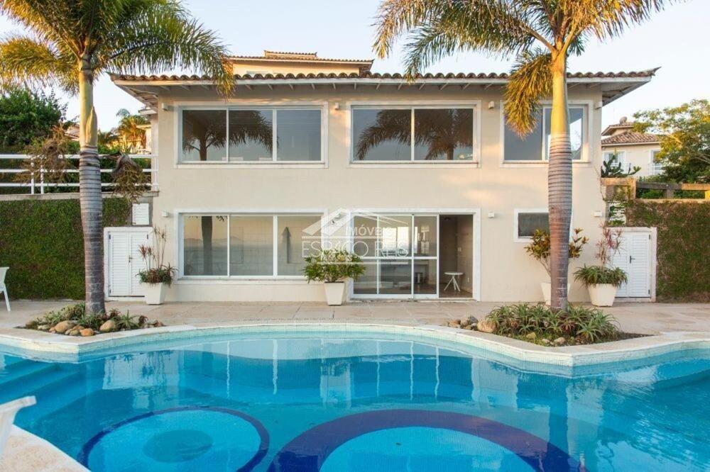  Casa de Condomínio com vista para o mar com 4 Suítes - Ferradurinha
