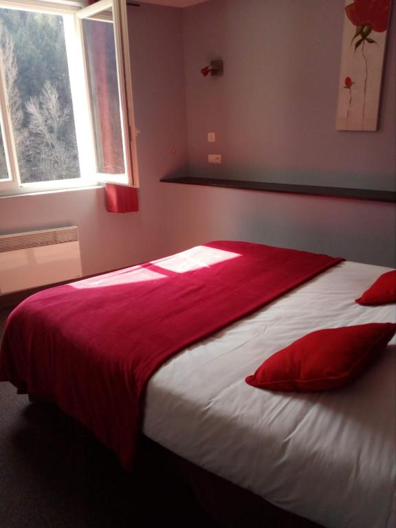 Postel nebo postele na pokoji v ubytování Auberge de Barnas