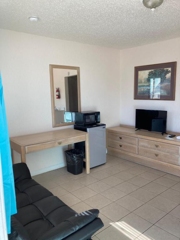TV a/nebo společenská místnost v ubytování Surfside Motel - Seaside Heights