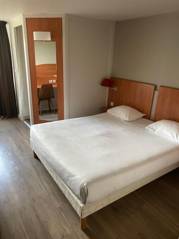 Hôtel inn design Sancé ex Kyriad - 三室（1张双人床和1张单人床）