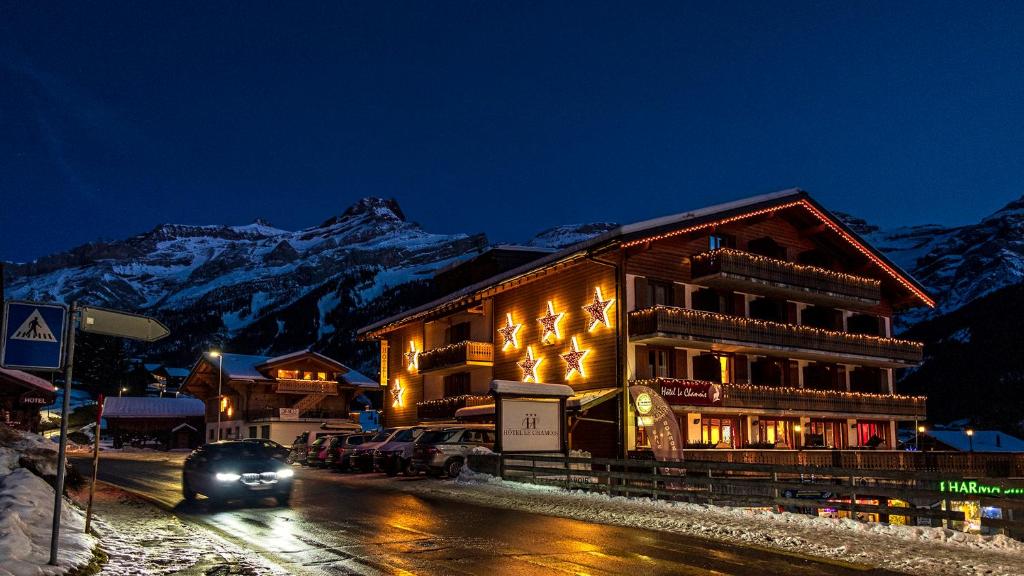 Nespecifikovaný výhled na hory nebo výhled na hory při pohledu z hotelu