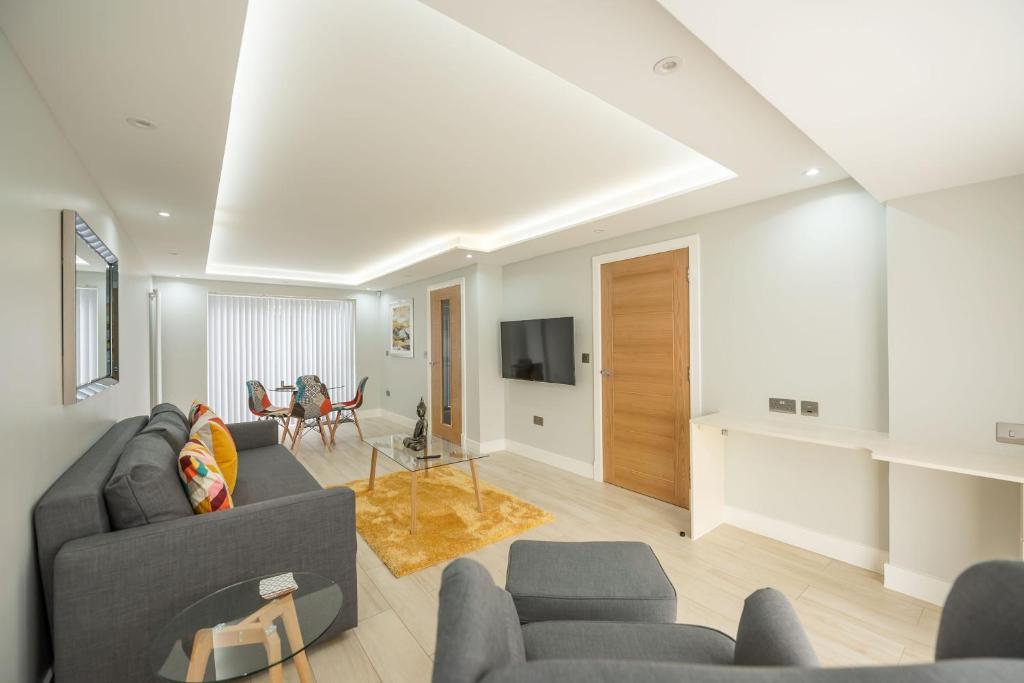 TV a/nebo společenská místnost v ubytování Headley House