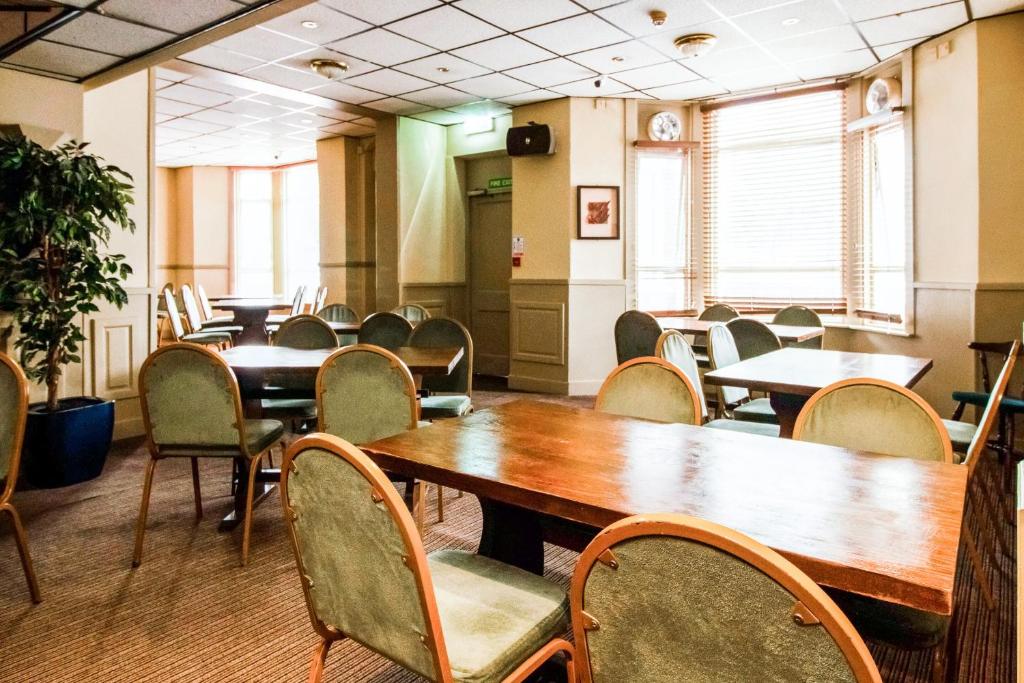 OYO Flagship Cardiff Central - Resim 14