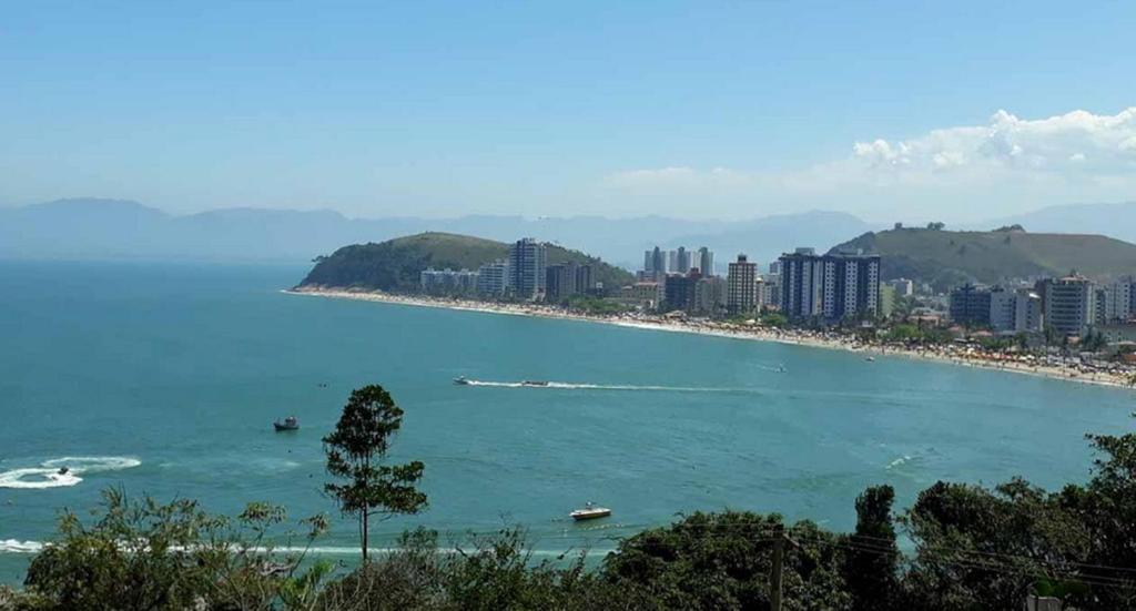  Honey Moon - Vista do mar na cama.