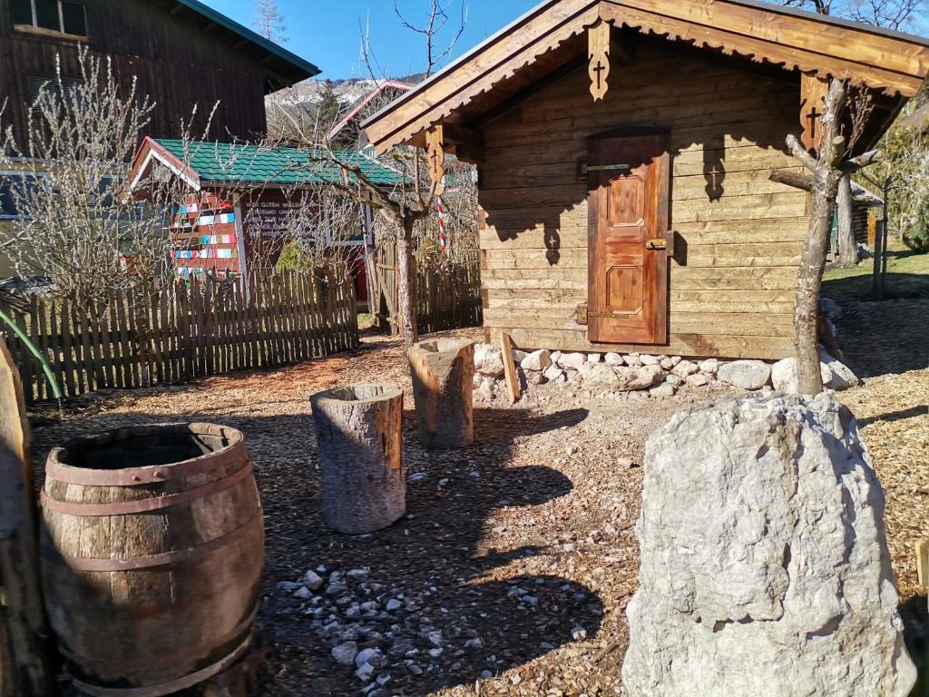 Budova, v ktorej sa kemping nachádza