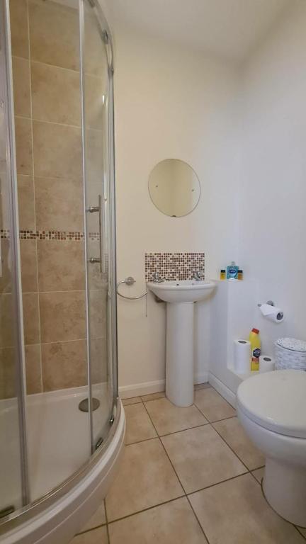 EMA Airport, Donington Park Circuit, East Mids Gateway, Major Business Hubs 5 mins, Self Check-In, Smart TV, Wifi, Free Parking - Wohnung Mit Zwei Schlafzimmern