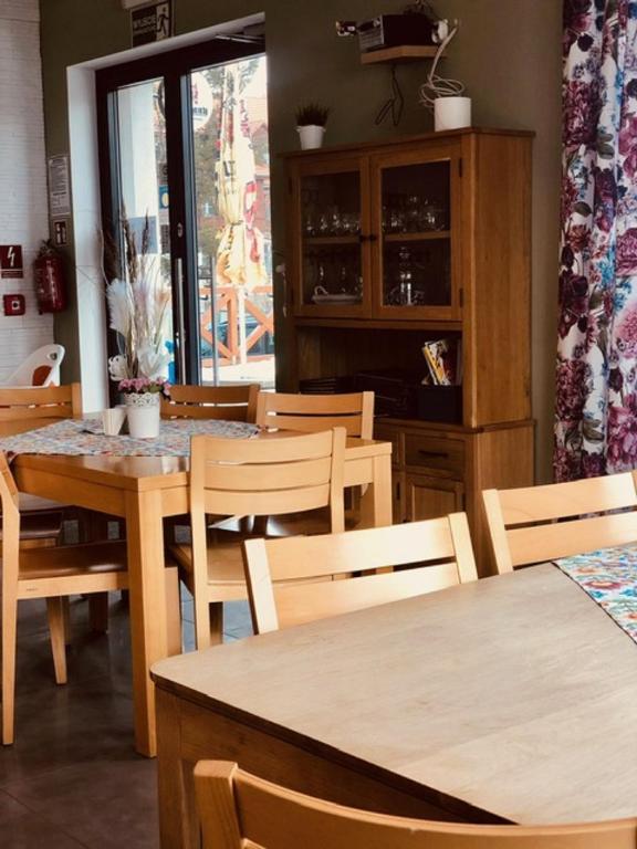 Reštaurácia alebo iné gastronomické zariadenie v ubytovaní Pokoje Gościnne Cichosza