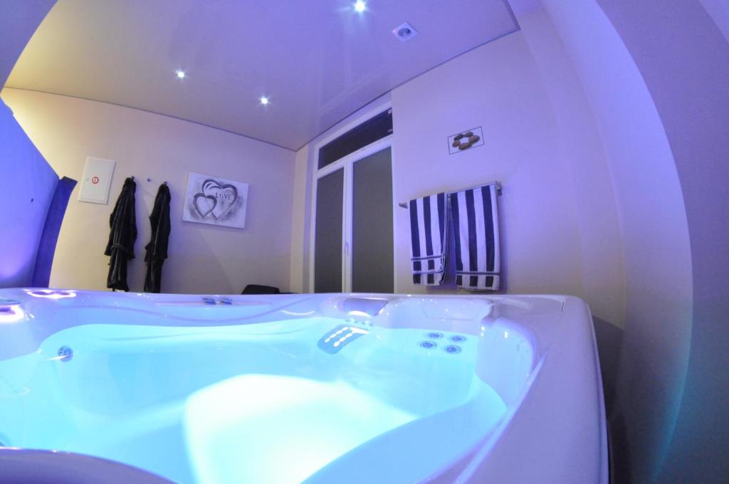 a bathroom with a blue tub in a room at Appartement Studio Tournai in Tournai