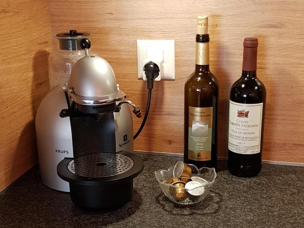Nápoje v ubytování Modernes Wohlfühlstudio im Haus Eldorado mit Traumaussicht