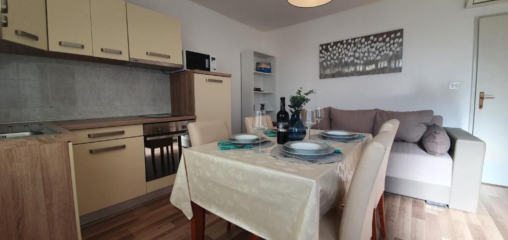 Apartments Lonza - 13