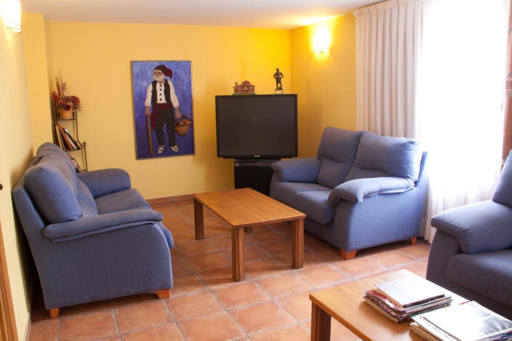 A television and/or entertainment centre at Hotel Casa Duaner