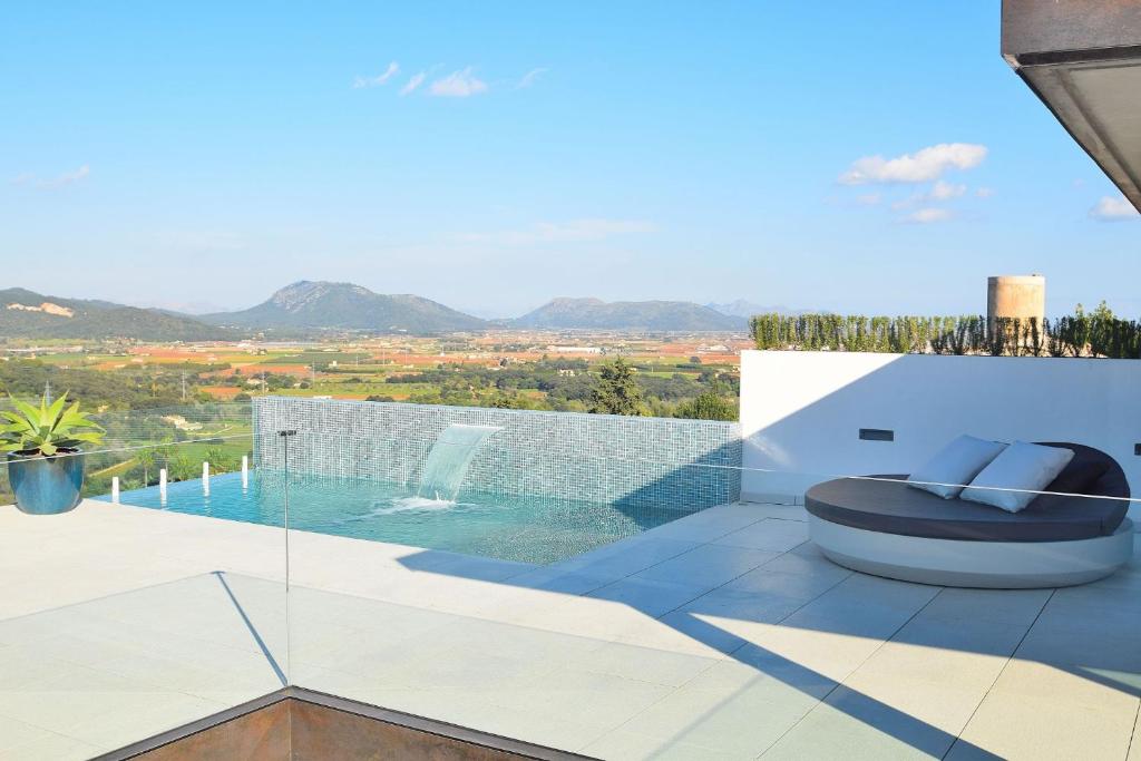 una casa con vistas a la piscina en Villa Montblau 049 by Mallorca Charme, en Búger