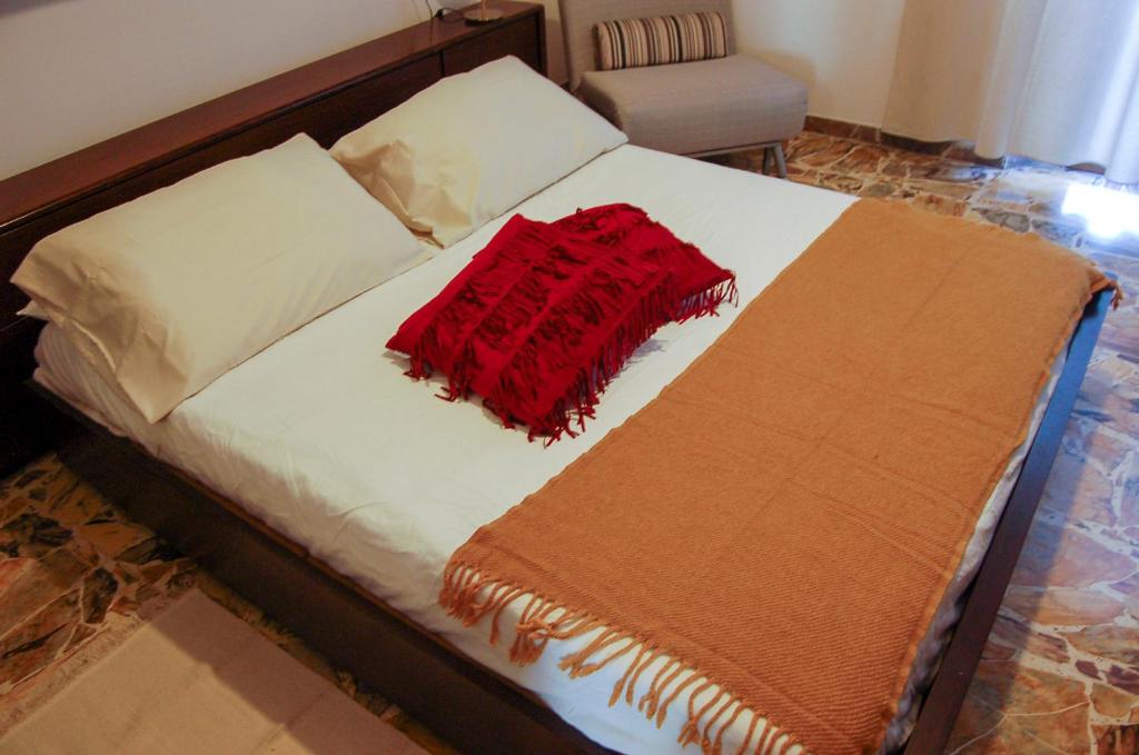 A bed or beds in a room at Appartamento da Nonna Pina