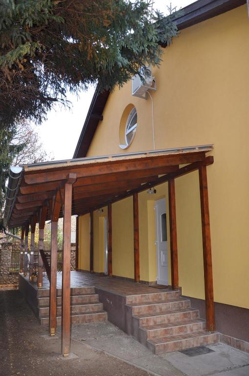 Budova, v ktorej sa apartmán nachádza