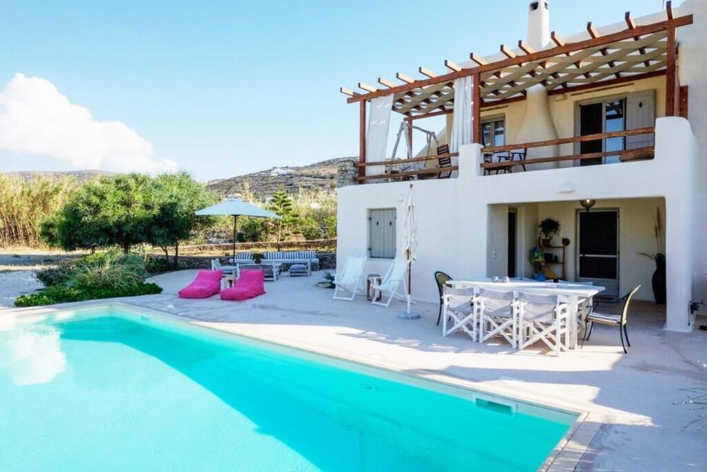 Basen w obiekcie Parasporos Villa - Private Pool - Beach Access lub w pobliżu