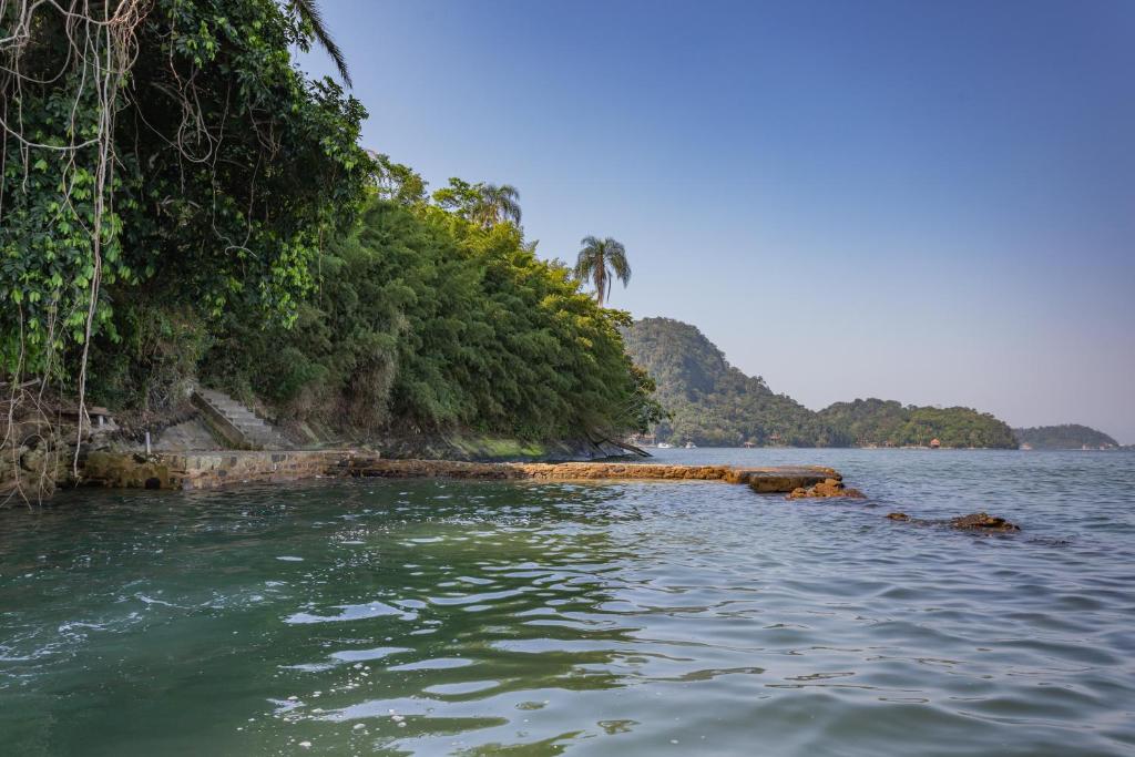  Ilha de Itacuruçá - Rústico e design debruçados no mar
