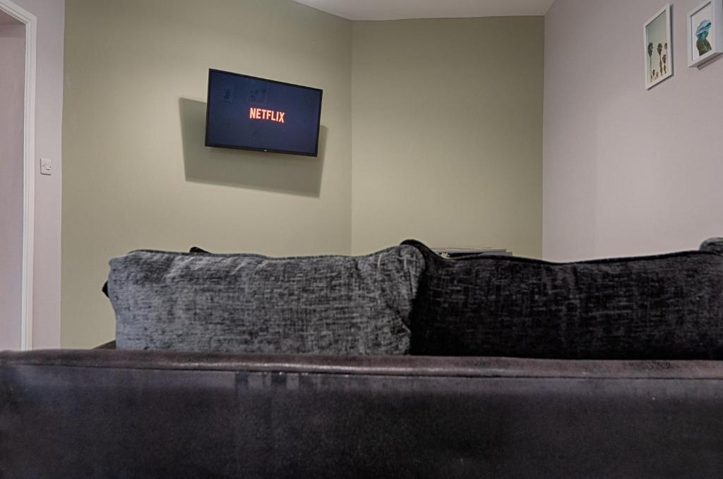 TV a/nebo společenská místnost v ubytování Copper House