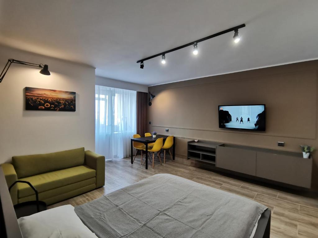 Televisyen dan/atau pusat hiburan di Marcos Apartments Nice and Cozy Pitesti