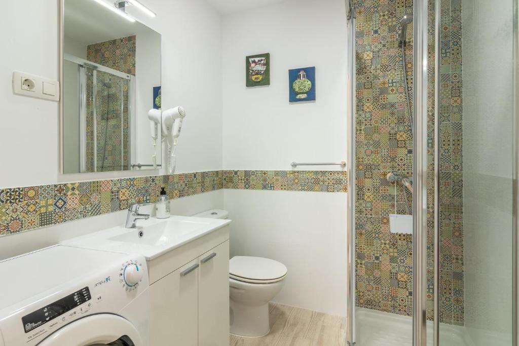 A bathroom at Flatguest Mary Sanchez
