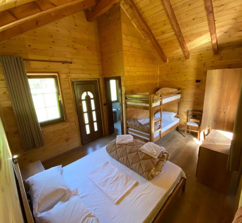 Postel nebo postele na pokoji v ubytování Peraj Guesthouse