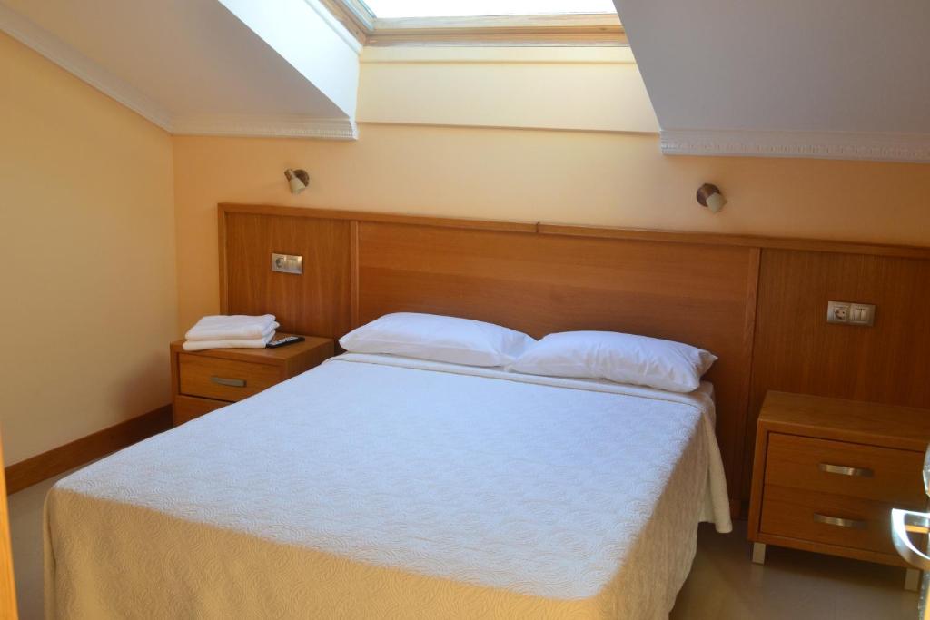 Postel nebo postele na pokoji v ubytování hotel la Ribera