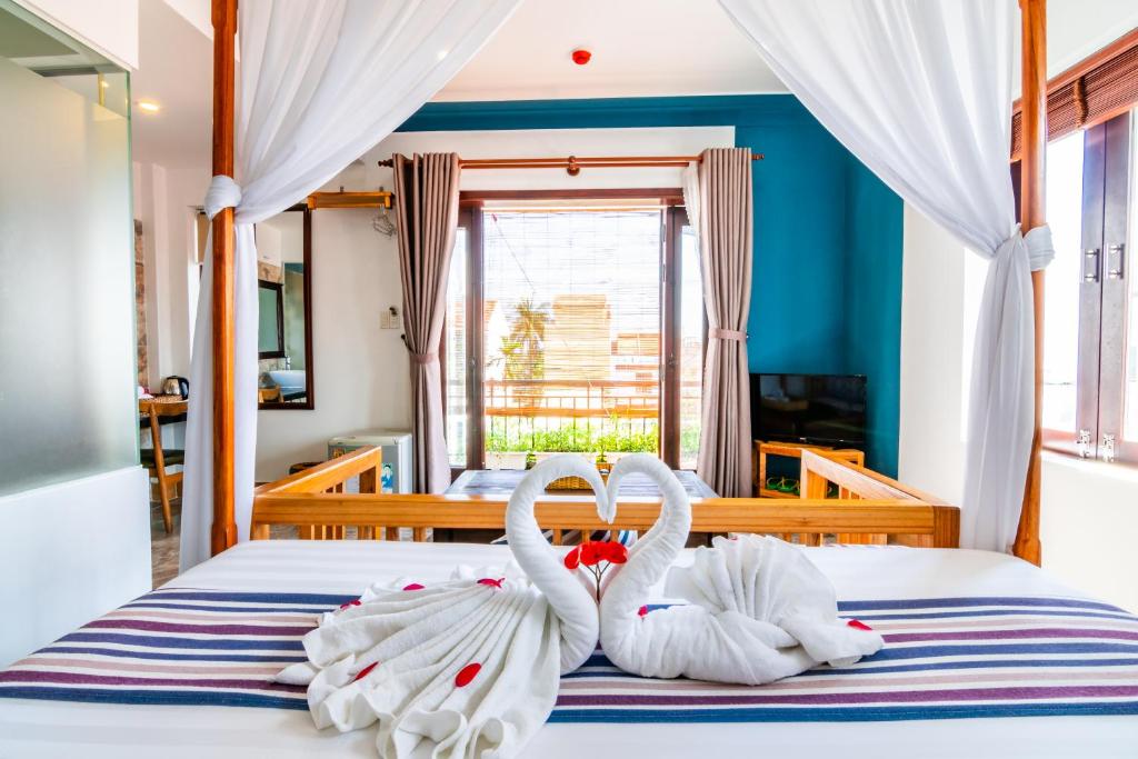 Giường trong phòng chung tại Relax Garden Boutique Villa Hoi An