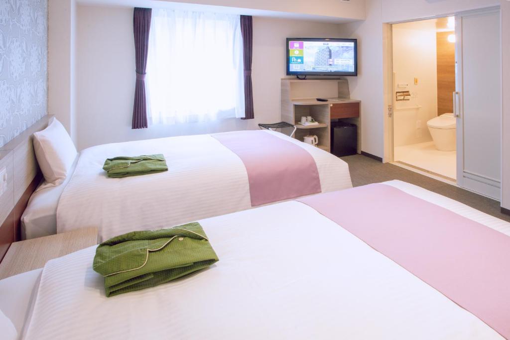 Postel nebo postele na pokoji v ubytování Kuretake Inn Premium Meieki minami
