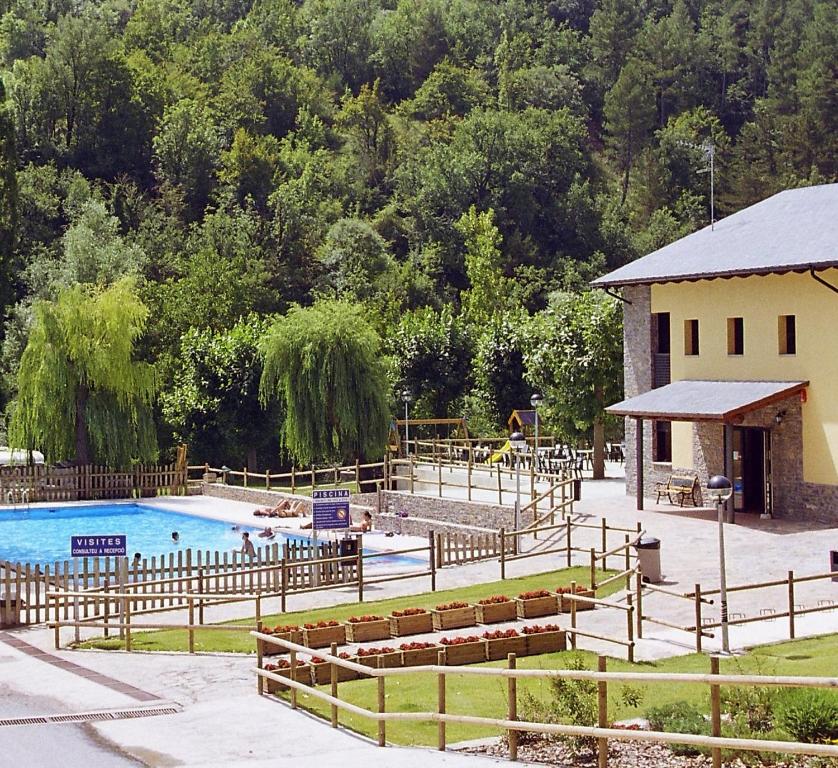 Bazén v ubytování Apartaments Beta nebo v jeho okolí