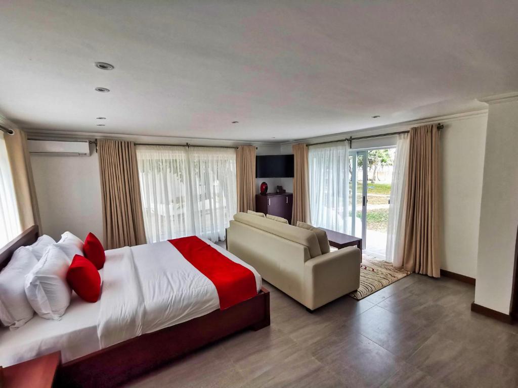 Postel nebo postele na pokoji v ubytování Searenity Beach Villa