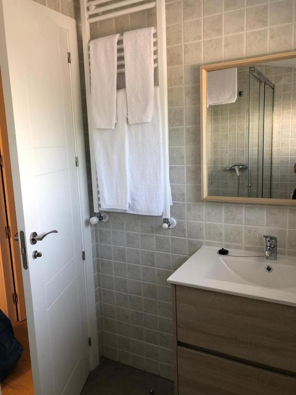 Koupelna v ubytování Casa Navalhorno- barrio nuevo Valsain