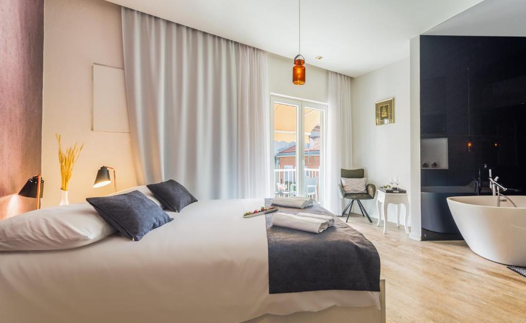Central rooms in Old Town by Belmont Realty