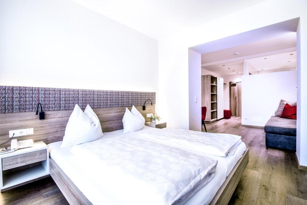 Postel nebo postele na pokoji v ubytování Hotel Mondschein