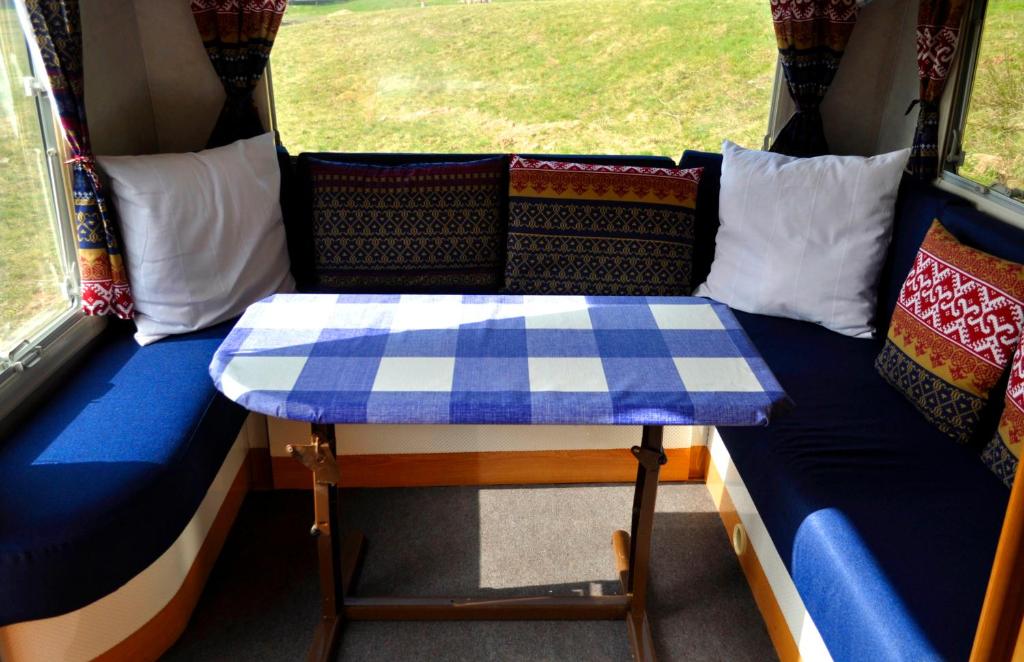 Posezení v ubytování Guillerin Caravan and Glamping