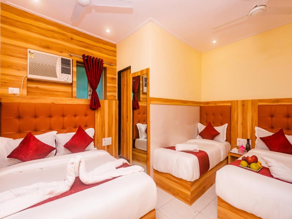 Ένα ή περισσότερα κρεβάτια σε δωμάτιο στο Aman Hotel near CST