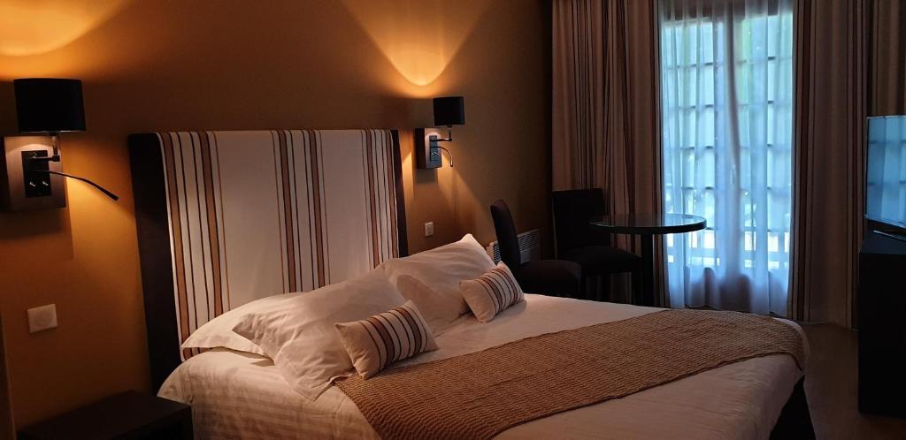 Postel nebo postele na pokoji v ubytování Hotel Argi Eder