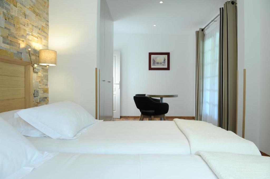 Postel nebo postele na pokoji v ubytování Hotel Argi Eder