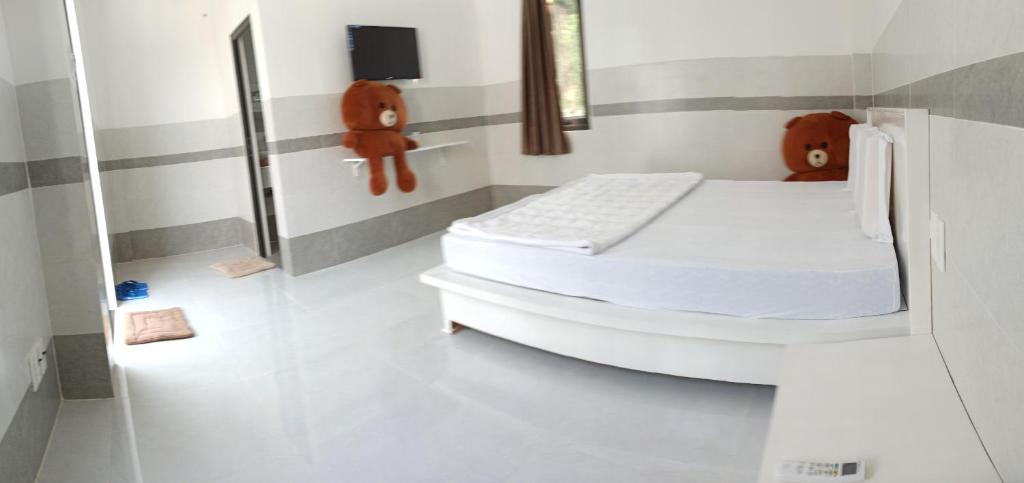 Postel nebo postele na pokoji v ubytování Cát Khuê Motel