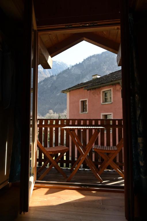 Nespecifikovaný výhled na hory nebo výhled na hory při pohledu z hotelu