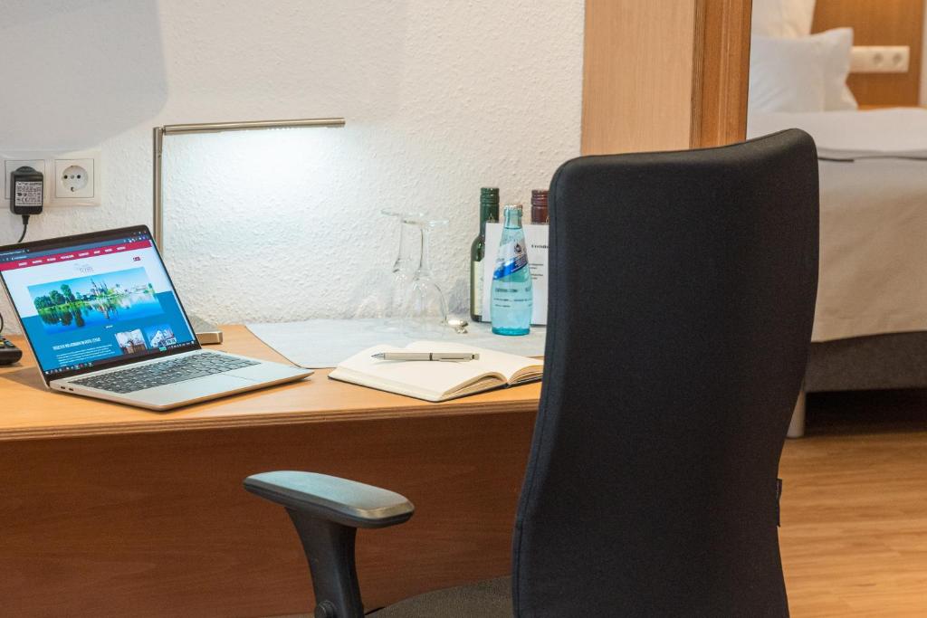TV a/nebo společenská místnost v ubytování Hotel Elysee