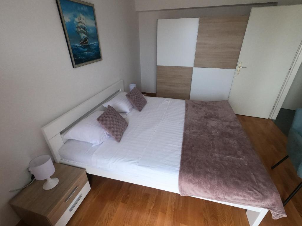 Posteľ alebo postele v izbe v ubytovaní Rooms Jelena