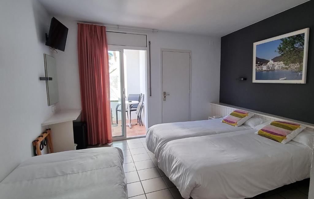 Postel nebo postele na pokoji v ubytování Hotel S´Aguarda