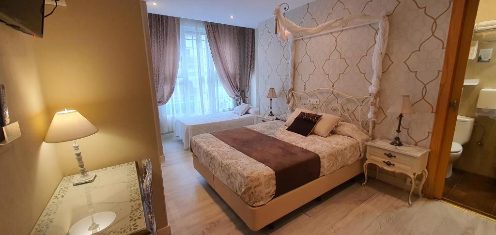 Łóżko lub łóżka w pokoju w obiekcie Hosteria Villa de Castro
