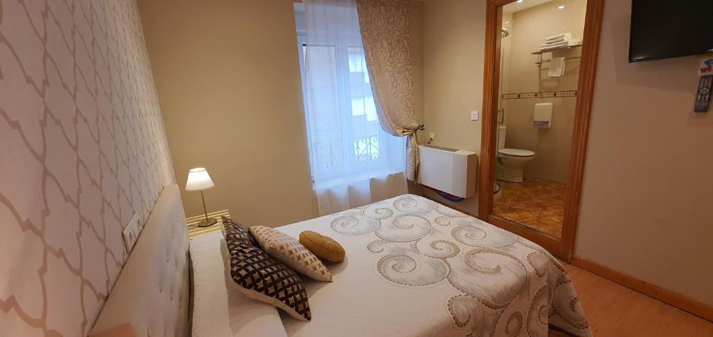 Łóżko lub łóżka w pokoju w obiekcie Hosteria Villa de Castro