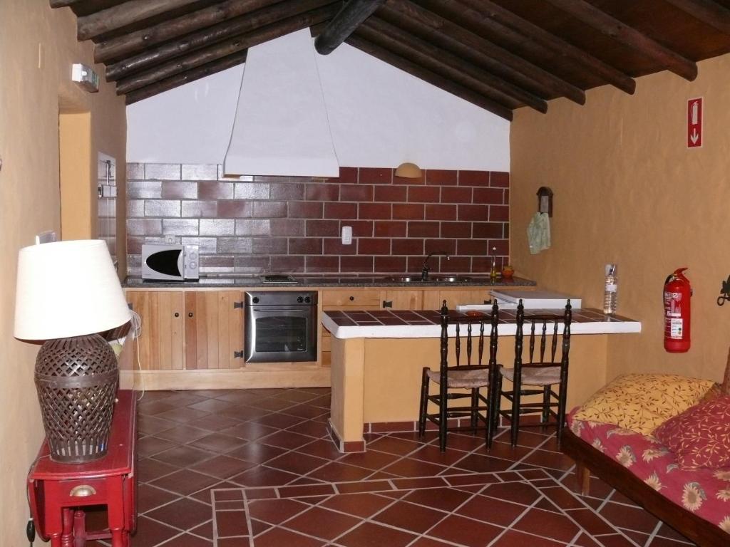 Kuchyň nebo kuchyňský kout v ubytování Monte Do Adail Turismo Rural Casa De Campo