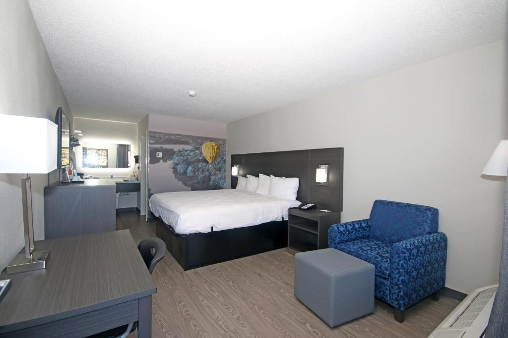 Clarion Pointe Statesville - Chambre Lit King-Size Standard - Non-Fumeurs