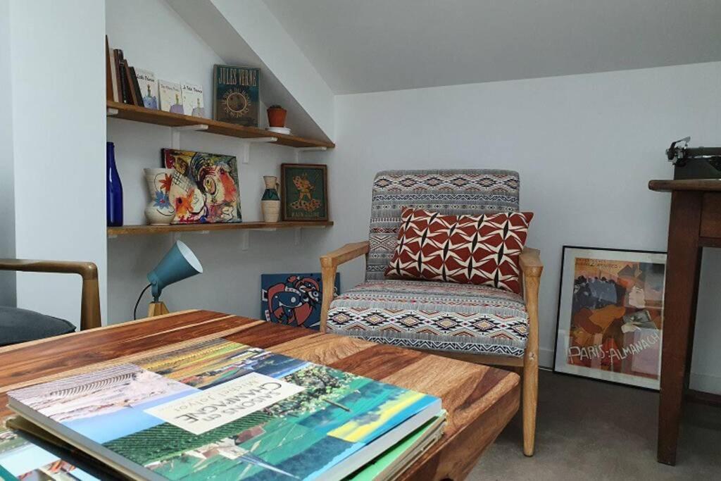 Vol de nuit - balade urbaine au centre d'Epernay - One-Bedroom Apartment