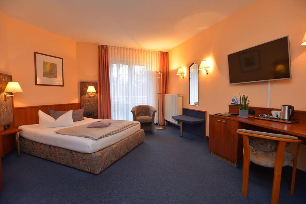 Postel nebo postele na pokoji v ubytování AltstadtHotel an der Werra