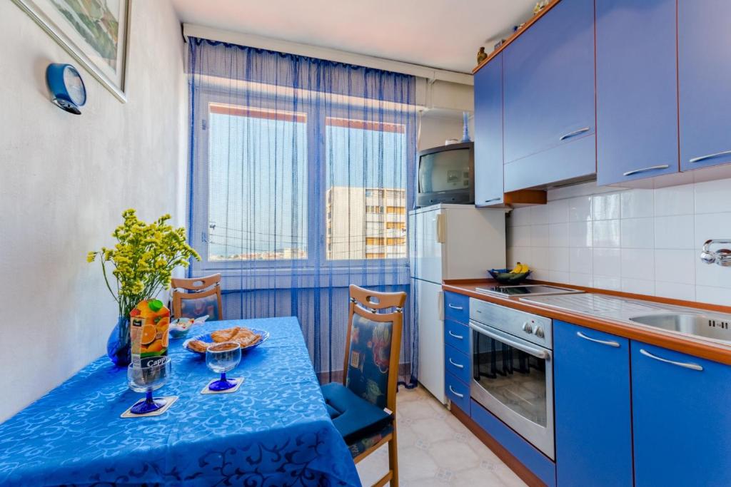 Kuchyň nebo kuchyňský kout v ubytování Studio Apartment Ecija